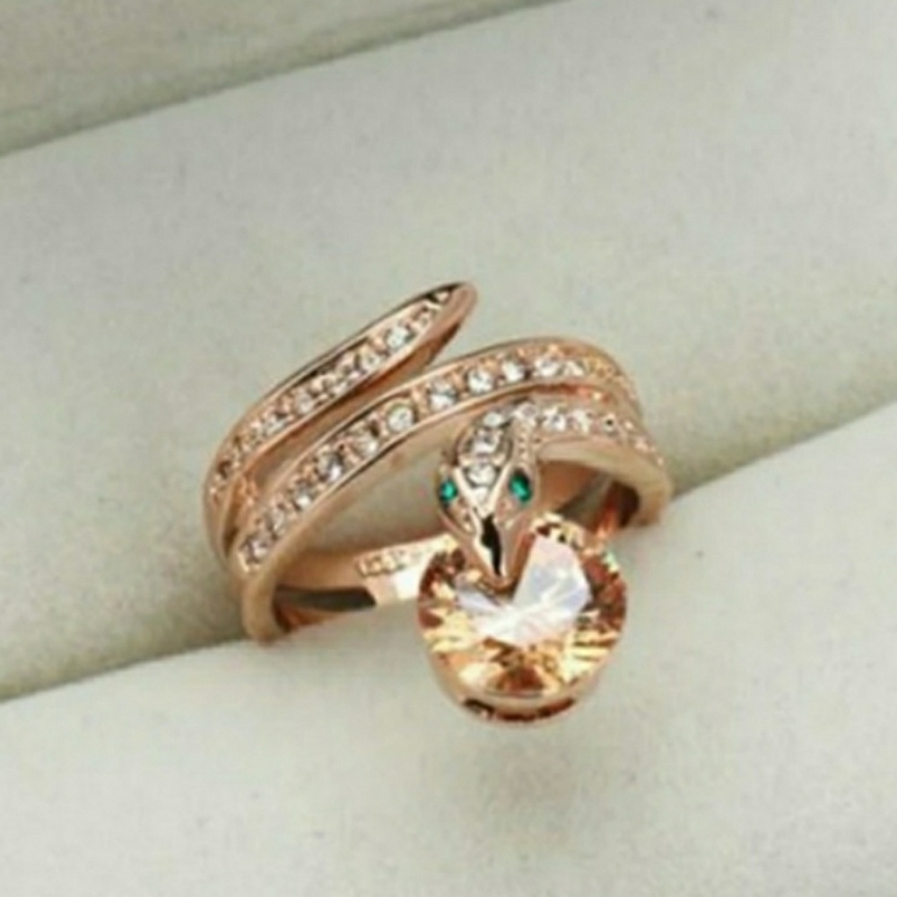 🎀Stunning Rose Gold Crystal Snake Coil Ring - Picture 2 of 5
